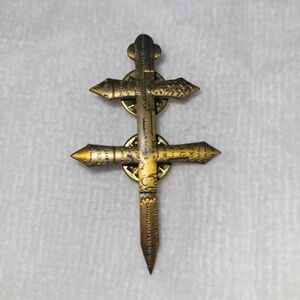 NEW DUSSE pin